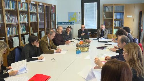 Sergio Bolzonello (Vicepresidente Regione FVG e assessore Attività produttive, Turismo e Cooperazione) e Loredana Panariti (Assessore regionale Lavoro, Formazione, Istruzione, Pari Opportunità, Politiche giovanili, Ricerca e Università) al tavolo di confronto sulle misure alternative alla pena detentiva - Pordenone 24/11/2017